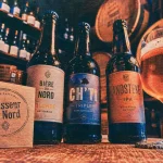 Brasseur du nord : bouteilles et étiquette en cave à bières