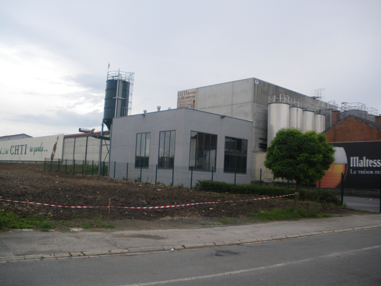 Brasserie Castelain à Bénifontaine, photographie du bâtiment.