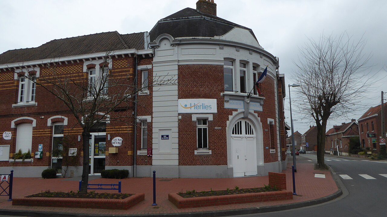 Mairie d’Herlies, commune de la brasserie Breweppes.